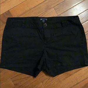 Gap women’s size 10 black shorts- good condition!